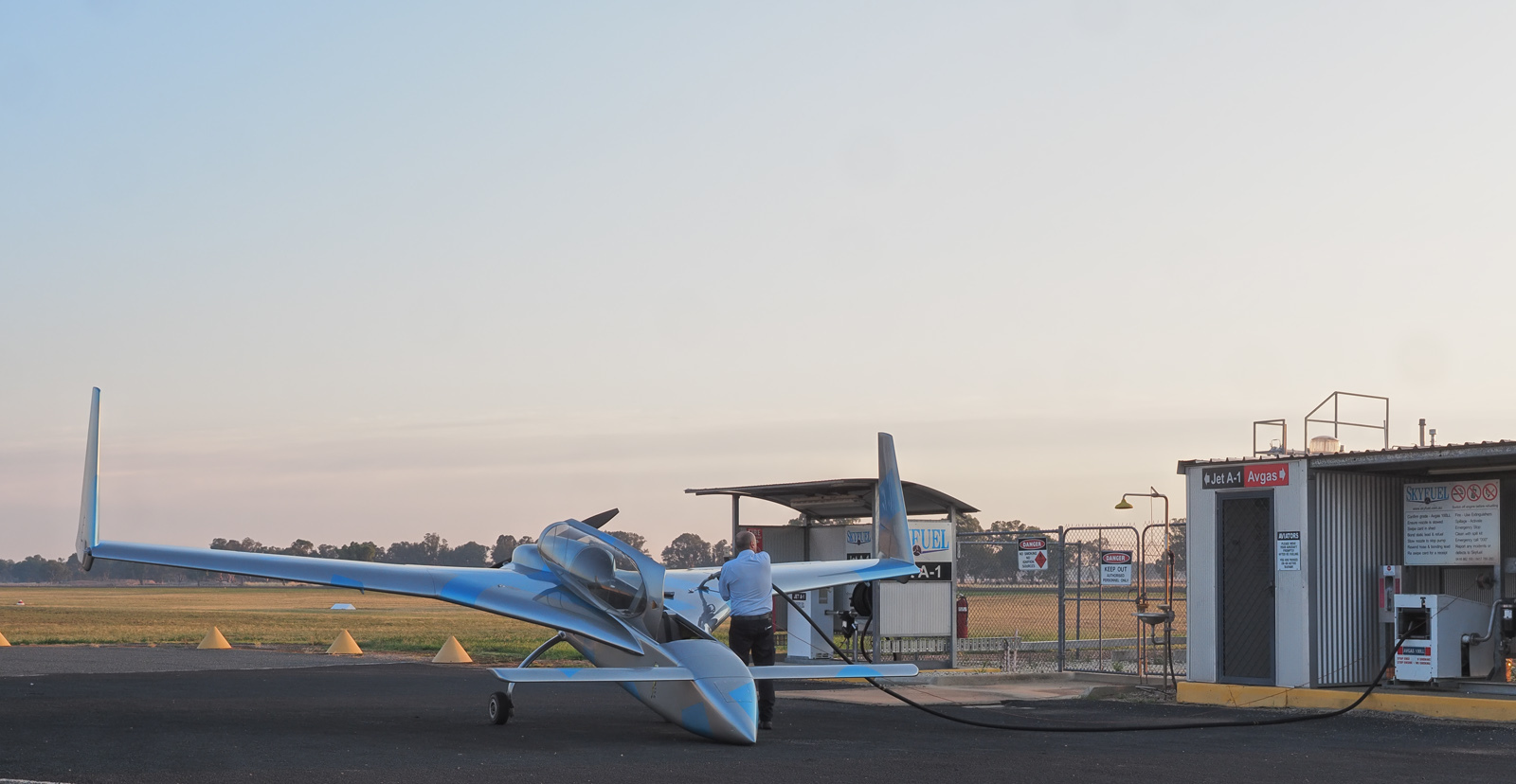 Click image for larger version  Name:	P2110153em.jpg Views:	0 Size:	319.4 KB ID:	779010