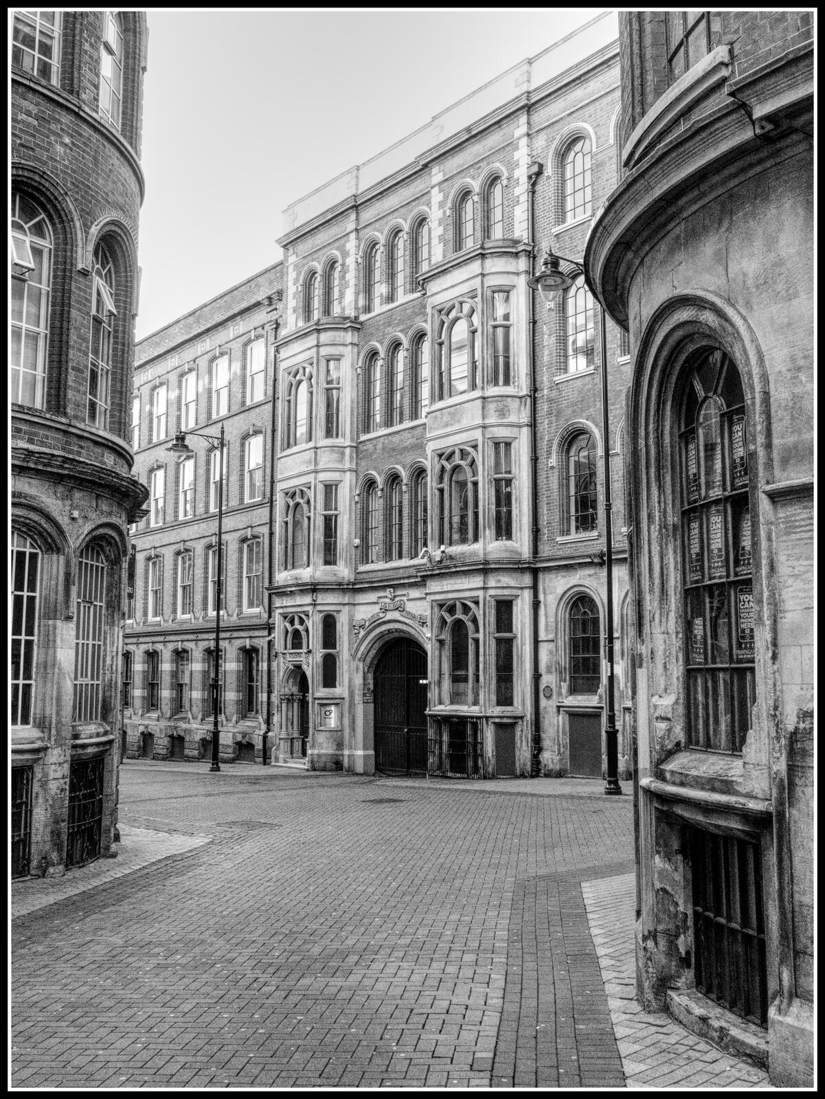 Click image for larger version  Name:	PEN80052LaceMarket.jpg Views:	22 Size:	435.1 KB ID:	893541