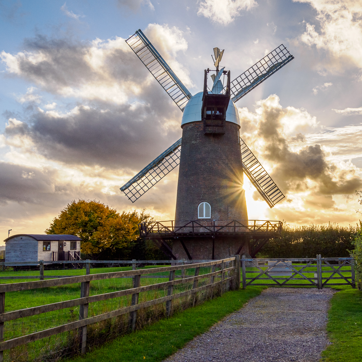 Click image for larger version  Name:	WiltonWindmill.jpg Views:	0 Size:	1.42 MB ID:	896077