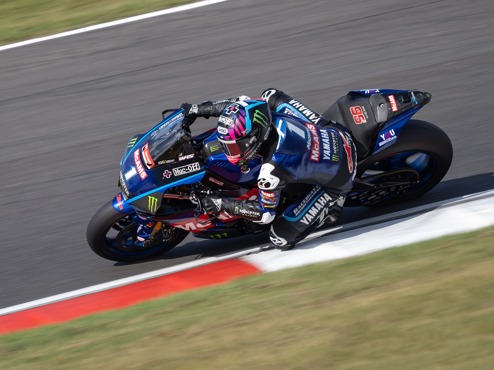 Click image for larger version

Name:	Tarran MacKenzie McAMS Yamaha YZ-F R1.jpg
Views:	93
Size:	1.06 MB
ID:	903149