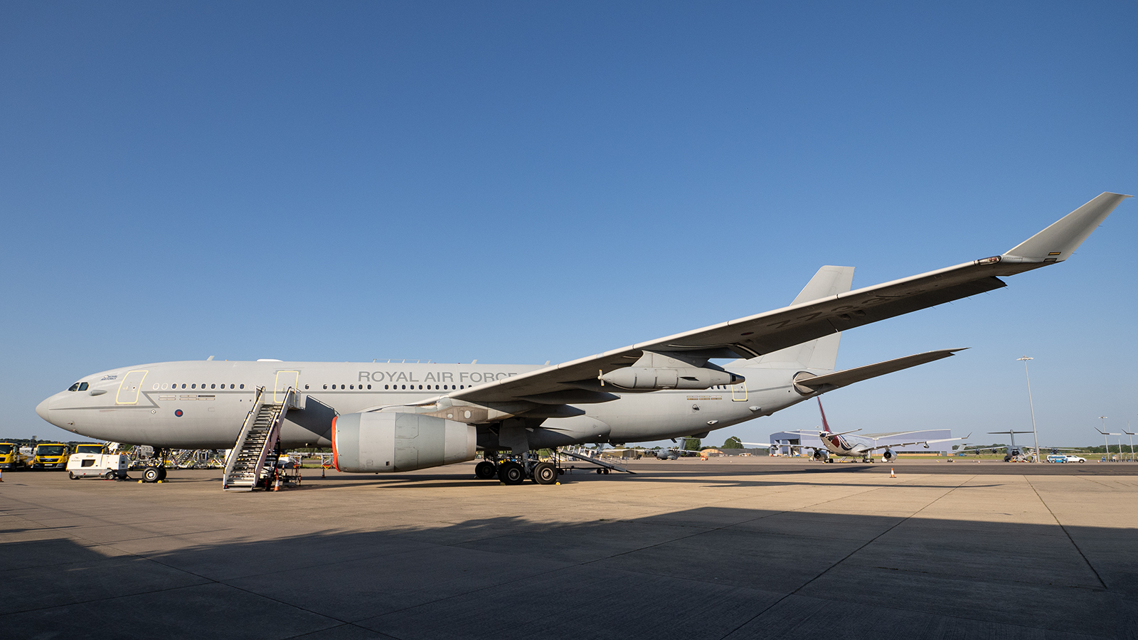 Click image for larger version

Name:	ZZ333 A330-243 MRTT Voyager KC2.jpg
Views:	84
Size:	846.4 KB
ID:	928185