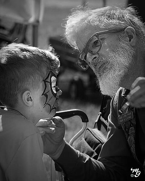 Click image for larger version

Name:	Face painter.jpg
Views:	430
Size:	392.0 KB
ID:	933612