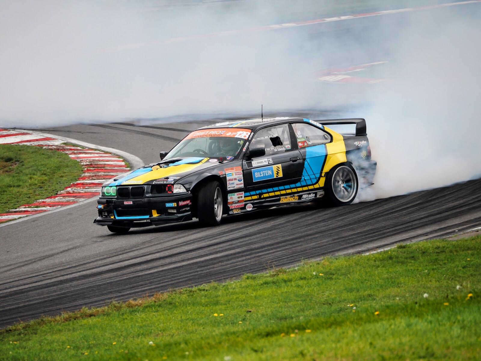 Click image for larger version

Name:	P9240261~2.jpg
Views:	538
Size:	193.8 KB
ID:	944455