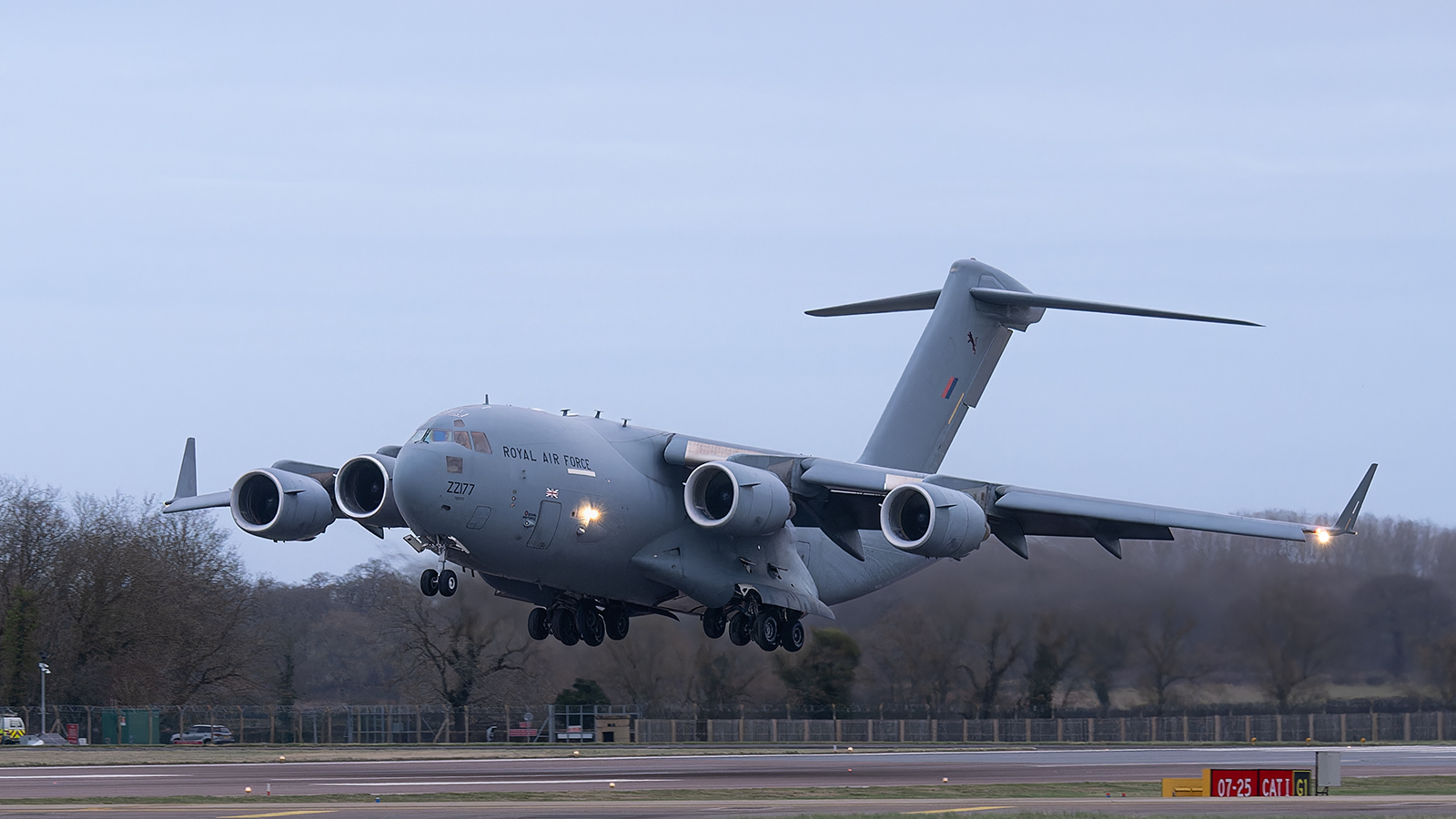 Click image for larger version

Name:	C-17 Globemaster II ZZ177 Landing RAF Brize Norton .3.jpg
Views:	150
Size:	868.5 KB
ID:	960149