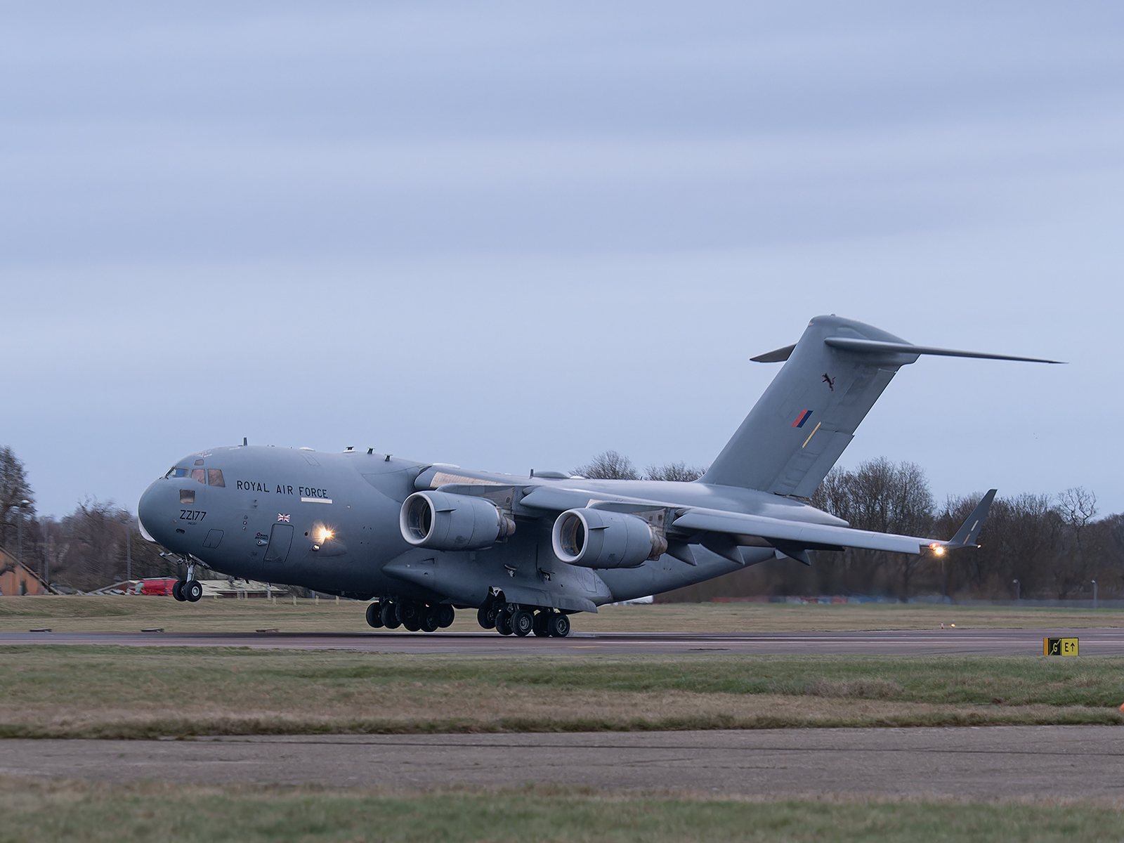 Click image for larger version

Name:	C-17 Globemaster II ZZ177 Landing RAF Brize Norton.jpg
Views:	156
Size:	844.3 KB
ID:	960150