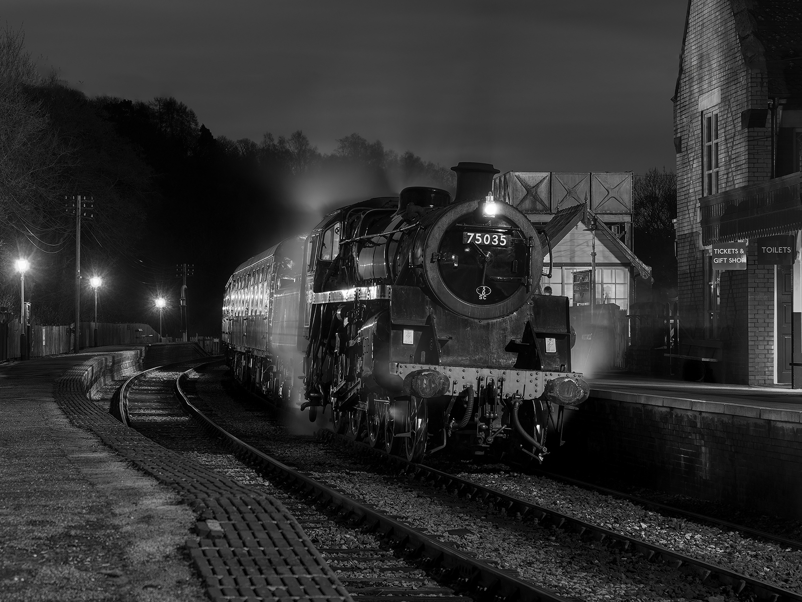 Click image for larger version

Name:	BR Std 4 75035 .13.jpg
Views:	483
Size:	1.14 MB
ID:	968799