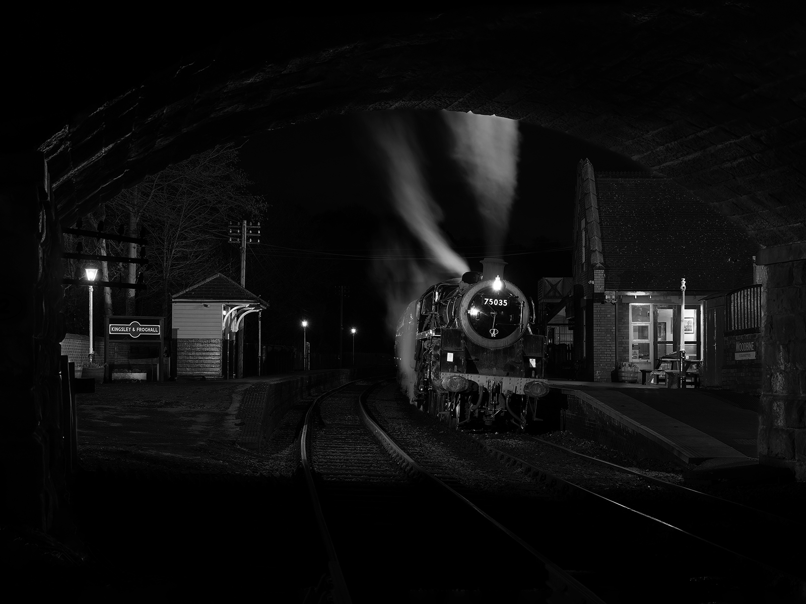 Click image for larger version

Name:	BR Std 4 75035 .18m.jpg
Views:	90
Size:	1.02 MB
ID:	968801