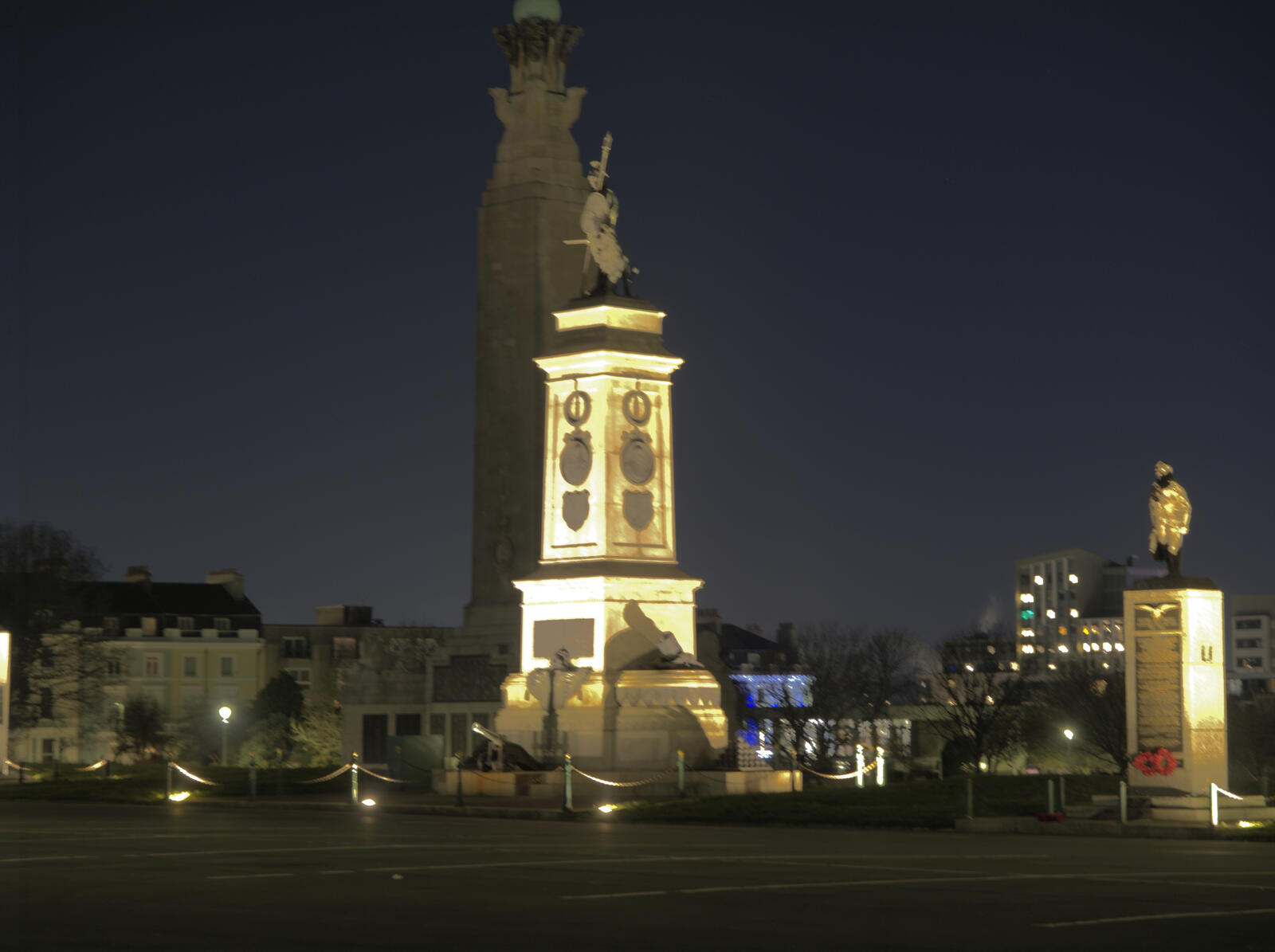 Click image for larger version

Name:	Hoe monument 1 small.jpg
Views:	35
Size:	115.9 KB
ID:	985189