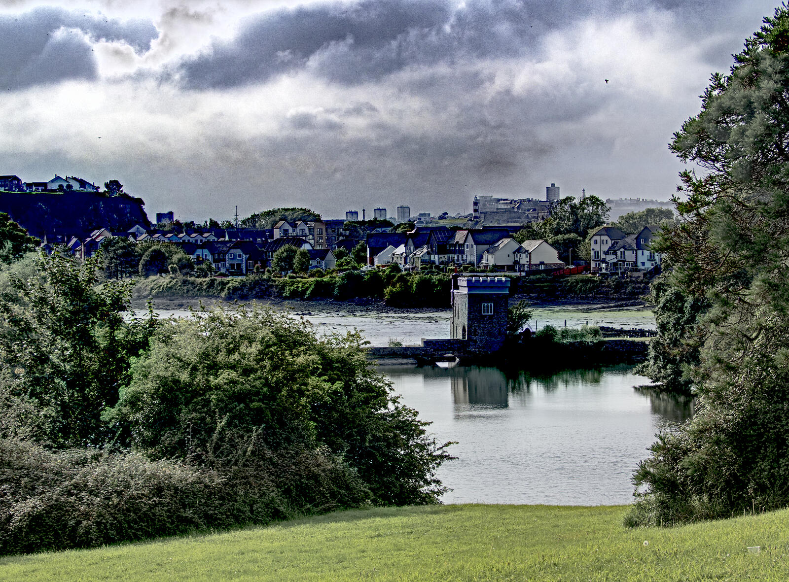 Click image for larger version

Name:	Radford Folly view. Low contrast, low compression tone mapped HDR.jpg
Views:	369
Size:	550.4 KB
ID:	990174