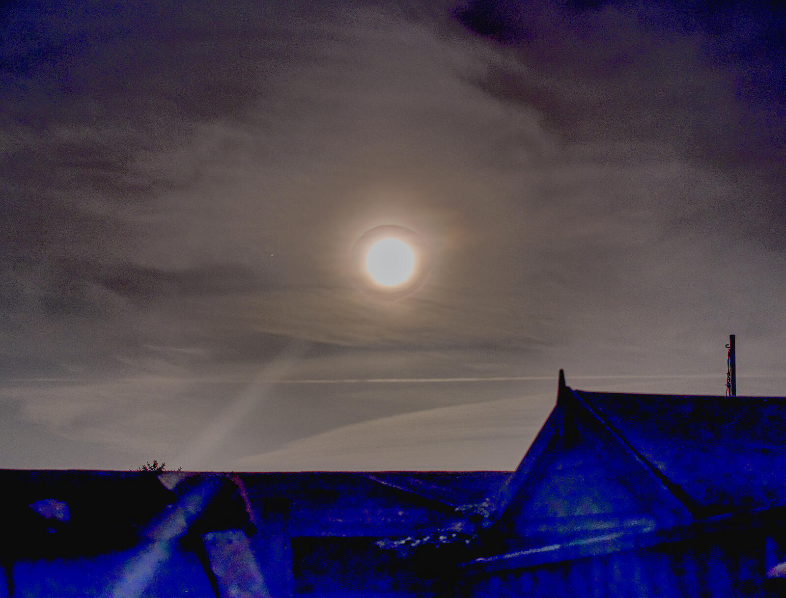 Click image for larger version  Name:	Under the magic moonlight.jpg Views:	0 Size:	231.3 KB ID:	991692