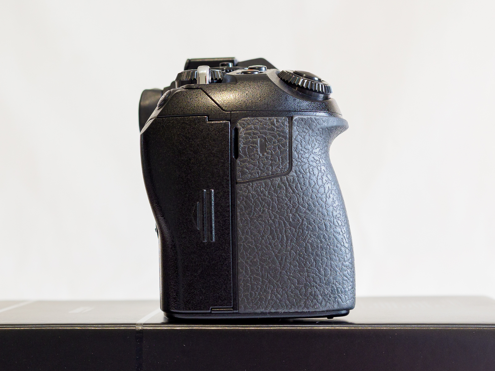 Click image for larger version

Name:	OM-D E-M1 MkII-3.jpg
Views:	142
Size:	1.01 MB
ID:	1024977